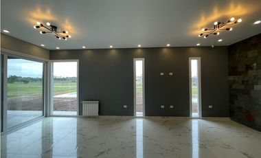 Venta Casa 4 ambientes- Club de Campo La Asuncion Lujan