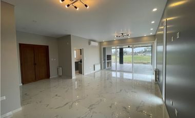 Venta Casa 4 ambientes- Club de Campo La Asuncion Lujan