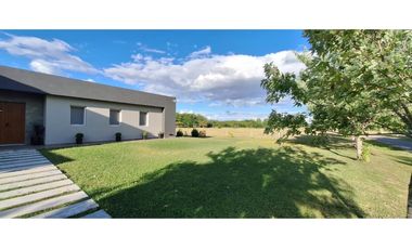 Venta Casa 4 ambientes- Club de Campo La Asuncion Lujan