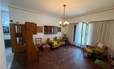Casa sobre Luis Costa a la venta