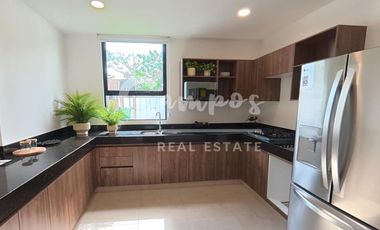 Casa de 2 piso, 3 recamaras en privada en Cholul Merida  Entrega inmediata