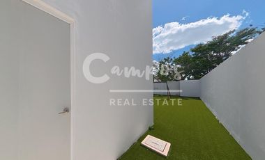 Casa de 2 piso, 3 recamaras en privada en Cholul Merida  Entrega inmediata