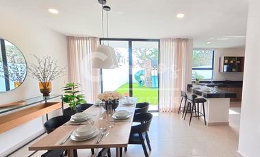 Casa de 2 piso, 3 recamaras en privada en Cholul Merida  Entrega inmediata