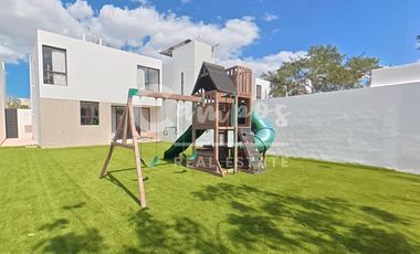 Casa de 2 piso, 3 recamaras en privada en Cholul Merida  Preventa junio 2026