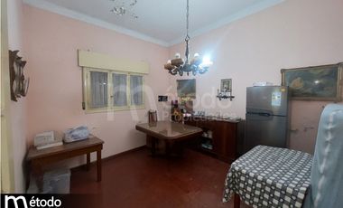 Casa - Pellegrini N° 1545