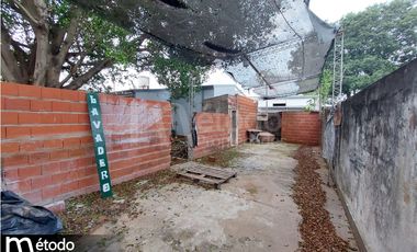 Casa - B° Apipe - Benavidez N° 197 esq. Argerich