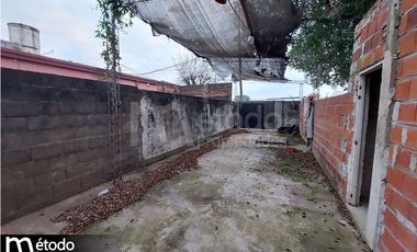 Casa - B° Apipe - Benavidez N° 197 esq. Argerich