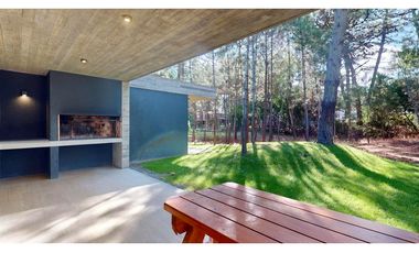Vendo Moderna Casa  en Pinamar – Zona lamos – Diseño y Confort