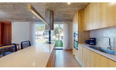 Vendo Moderna Casa  en Pinamar – Zona lamos – Diseño y Confort