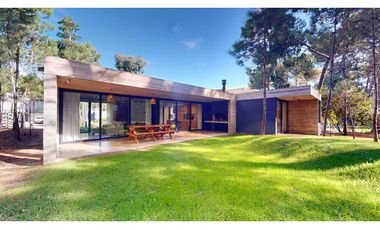 Vendo Moderna Casa  en Pinamar – Zona lamos – Diseño y Confort