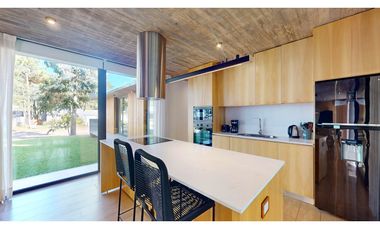 Vendo Moderna Casa  en Pinamar – Zona lamos – Diseño y Confort