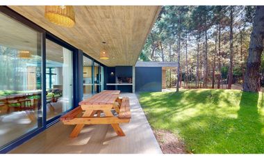 Vendo Moderna Casa  en Pinamar – Zona lamos – Diseño y Confort