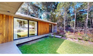 Vendo Moderna Casa  en Pinamar – Zona lamos – Diseño y Confort