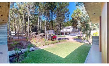 Vendo Moderna Casa  en Pinamar – Zona lamos – Diseño y Confort