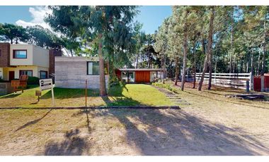 Vendo Moderna Casa  en Pinamar – Zona lamos – Diseño y Confort