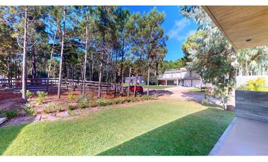 Vendo Moderna Casa  en Pinamar – Zona lamos – Diseño y Confort