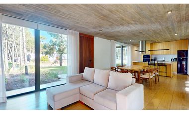 Vendo Moderna Casa  en Pinamar – Zona lamos – Diseño y Confort