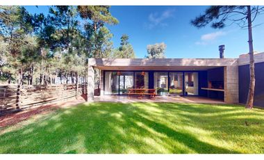Vendo Moderna Casa  en Pinamar – Zona lamos – Diseño y Confort
