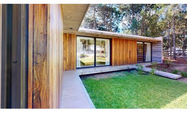 Vendo Moderna Casa  en Pinamar – Zona lamos – Diseño y Confort