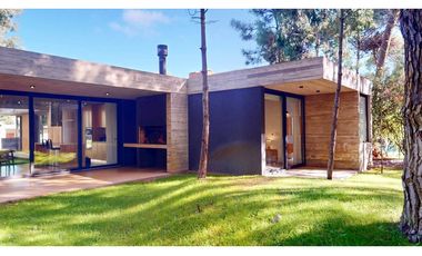 Vendo Moderna Casa  en Pinamar – Zona lamos – Diseño y Confort