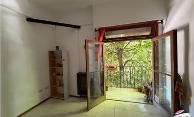 3 AMBIENTES CON BALCON - 2DO POR ESCALERA - MUY LUMINOSO!