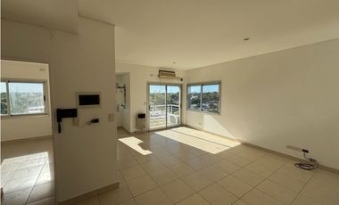 Departamento sobre Lavalle y French a la venta