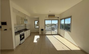 Departamento sobre Lavalle y French a la venta