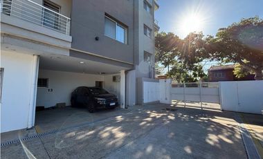 Departamento sobre Lavalle y French a la venta