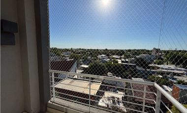 Departamento sobre Lavalle y French a la venta