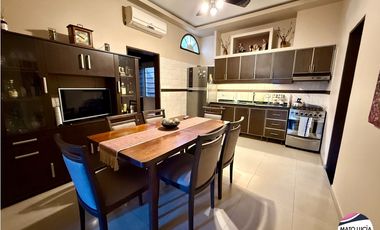 PH entrada independiente - Quincho-Terraza y Cochera cubierta