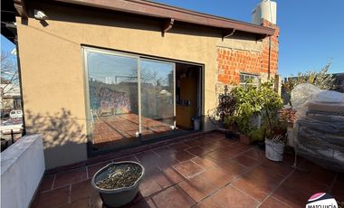 PH entrada independiente - Quincho-Terraza y Cochera cubierta