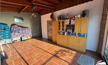 PH entrada independiente - Quincho-Terraza y Cochera cubierta