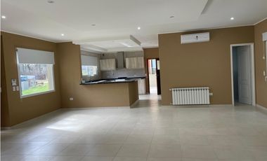 VENDO CASA A ESTRENAR  4 AMB EN ALAMOS PINAMAR