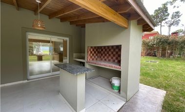 VENDO CASA A ESTRENAR  4 AMB EN ALAMOS PINAMAR