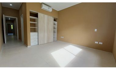 VENDO CASA A ESTRENAR  4 AMB EN ALAMOS PINAMAR