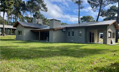 VENDO CASA A ESTRENAR  4 AMB EN ALAMOS PINAMAR