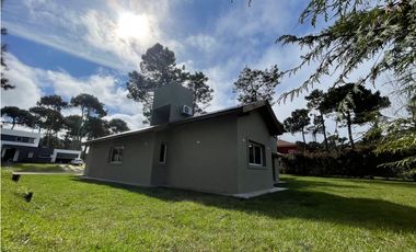 VENDO CASA A ESTRENAR  4 AMB EN ALAMOS PINAMAR