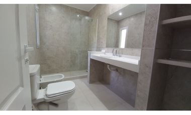VENDO CASA A ESTRENAR  4 AMB EN ALAMOS PINAMAR