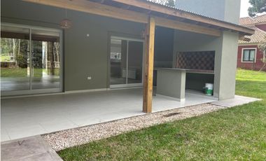 VENDO CASA A ESTRENAR  4 AMB EN ALAMOS PINAMAR