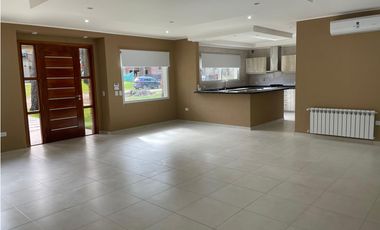 VENDO CASA A ESTRENAR  4 AMB EN ALAMOS PINAMAR