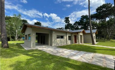 VENDO CASA A ESTRENAR  4 AMB EN ALAMOS PINAMAR