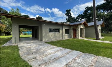 VENDO CASA A ESTRENAR  4 AMB EN ALAMOS PINAMAR