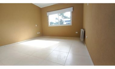VENDO CASA A ESTRENAR  4 AMB EN ALAMOS PINAMAR