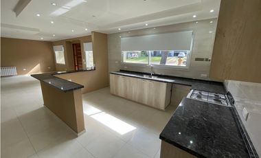 VENDO CASA A ESTRENAR  4 AMB EN ALAMOS PINAMAR