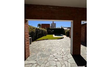 Casa multifamiliar centrica en venta