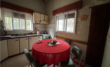 Casa sobre Avenida Ameghino en venta