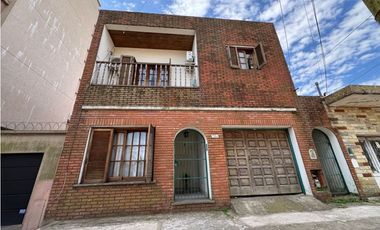 Casa sobre Avenida Ameghino en venta
