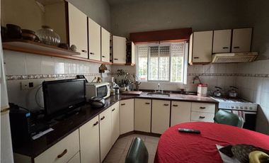Casa sobre Avenida Ameghino en venta