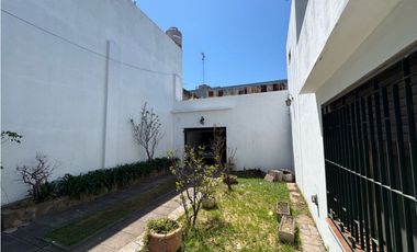 Casa a Metros de Av. Mitre en venta
