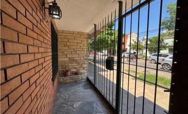Casa a Metros de Av. Mitre en venta